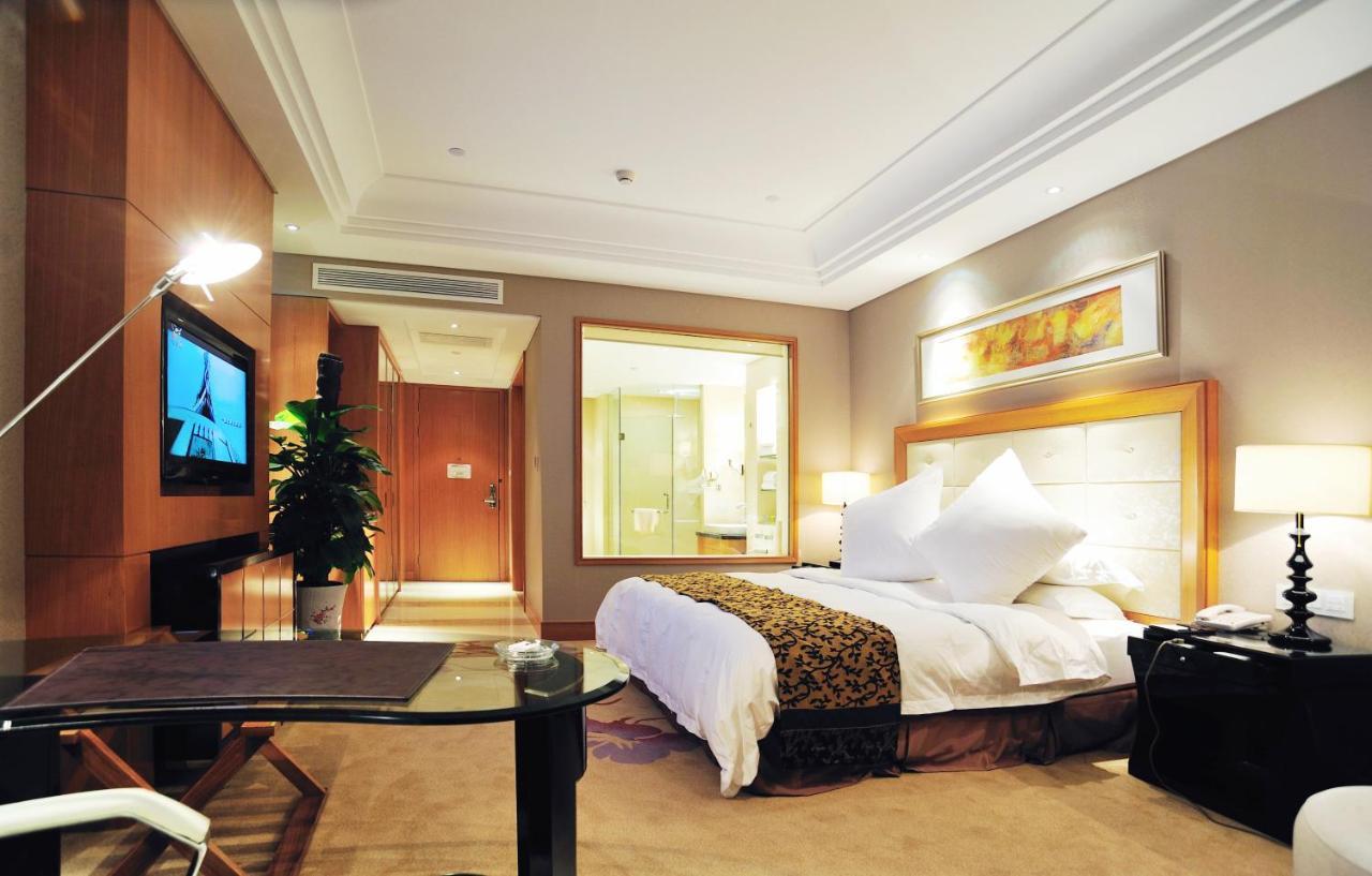 Wyndham Xinyang Downtown Hotel Exterior photo